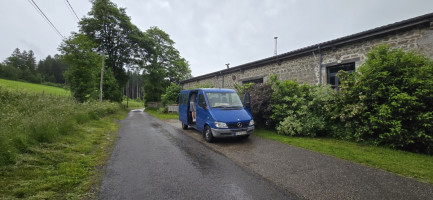 Mit Regen verabschiedet sich Saint Genest Mailifaux am Tag der Abreise.